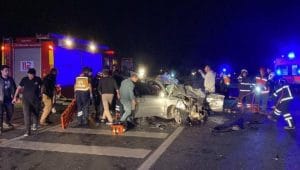 akyazida-kafa-kafaya-carpisan-otomobillerde-2-kisi-oldu-R7DhdsFk.jpg