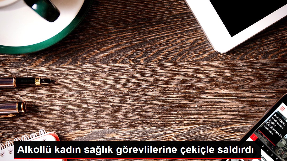 Alkollü kadın sağlık görevlilerine çekiçle saldırdı