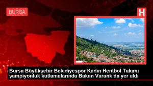 bursa-buyuksehir-belediyespor-kadin-hentbol-takimi-sampiyonluk-kutlamalarinda-bakan-varank-da-yer-aldi-evGVA5JJ.jpg