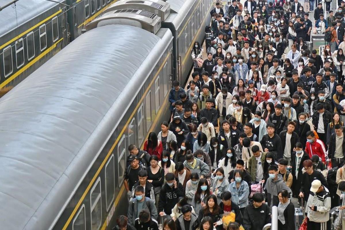 Çin’de İşçi Bayramı Tatilinde Yolcu Trafiğinde Patlama Yaşandı