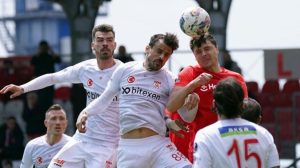 dusme-hatti-alev-alev-sivassporu-gole-bogan-umraniyespor-umut-nayir-ile-guldu-mSLEEvkQ.jpg