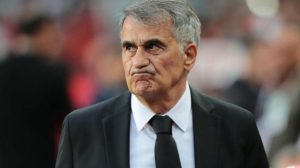 futbolcular-sasiracak-senol-gunes-galibiyete-ragmen-takimini-elestirdi-geldigimden-beri-ilki-yasadik-7ZuDj2K7.jpg