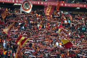 galatasaray-taraftarindan-kombine-yenilemeye-yogun-ilgi-EJdeYGDW.jpg