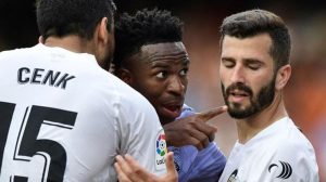 ispanyada-viniciusa-yasatilanlar-herkesi-utandirdi-ancelotti-ve-neymar-ates-puskurdu-gj9WiPP9.jpg