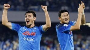 iste-napoliye-tarihi-sampiyonlugu-kazandiran-iki-fenerbahceli-eljif-elmas-ve-kim-min-jae-gaCfUkai.jpg
