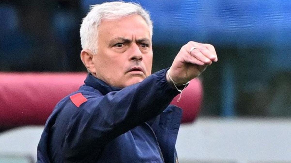jose-mourinho-basin-toplantisinda-cebinden-ses-kayit-cihazi-cikartip-hakeme-yuklendi-kendimi-korudum-Ki2ZpaEp.jpg