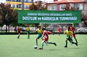 karatayda-ortaokullar-arasi-dostluk-ve-kardeslik-futbol-turnuvasi-basladi-L6UQxTUt.jpg