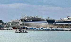 kusadasina-4-kruvaziyer-gemisiyle-8-bin-200-turist-geldi-1qnk2I7k.jpg