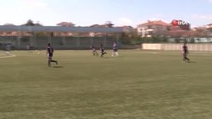 macin-905inci-dakikasinda-gelen-gol-sonrasi-saha-ici-bir-anda-karisirken-hakem-maci-iptal-dv8OWVJ6.jpg