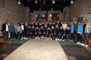nazilli-belediyespor-u17-futbol-takimi-aksam-yemeginde-bulustu-YAlXLnVh.jpg