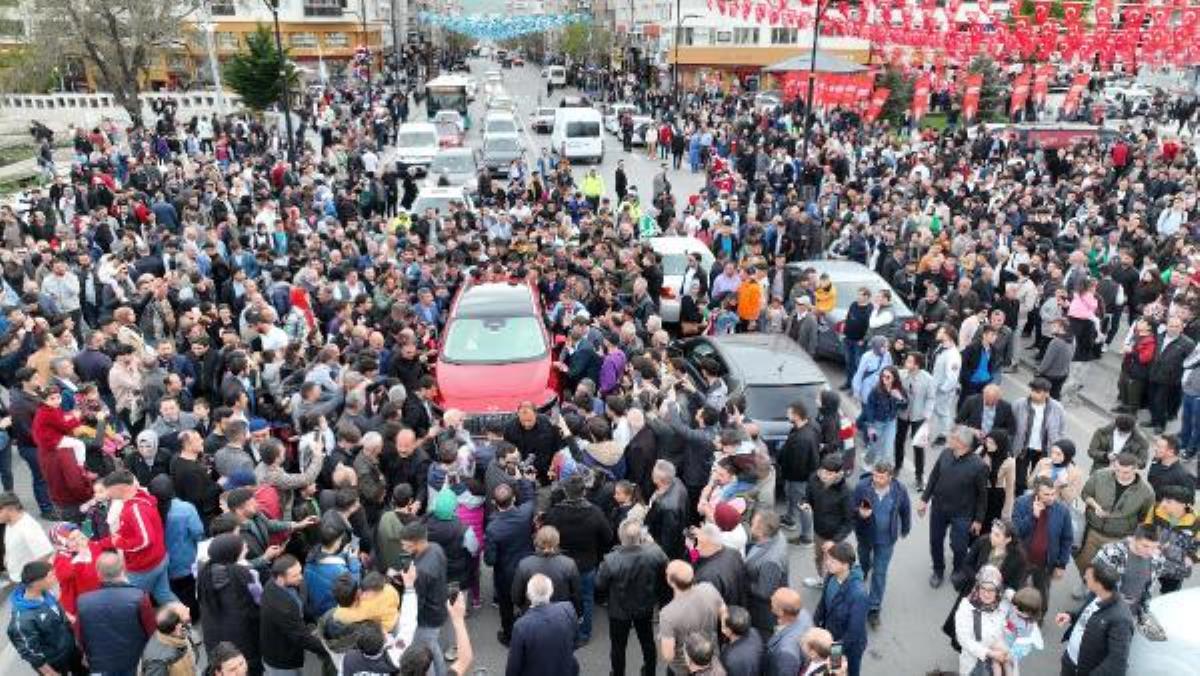 Sivas’ta Togg’un kırmızı SUV modeli yoğun ilgi gördü