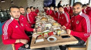 turgutlusporlu-futbolcular-moral-depoladi-AmkFpgbe.jpg