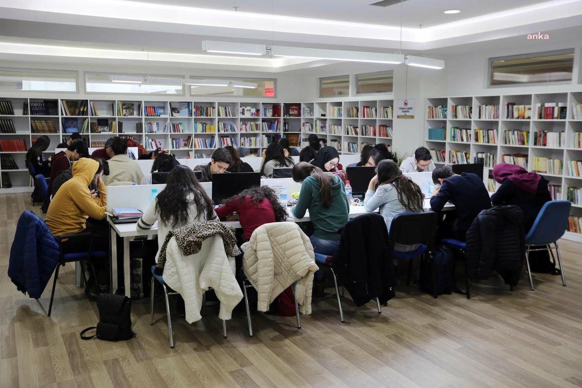 Yenimahalle Belediyesi, Sınavlara Hazırlanan Öğrencileri Kütüphanelerinde Ağırlıyor