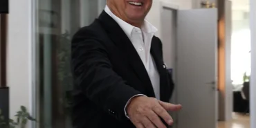 676e421fde78d633__w1200xh1404