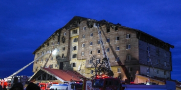 bolu-belediye-baskani-tanju-ozcandan-grand-kartal-otel-yanginiyla-ilgili-suc-duyurusu-ooky