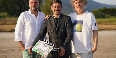 “Bak Postacı Geliyor” Setinden İlk Kareler Geldi