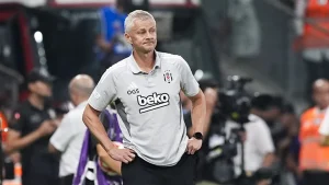 besiktasli-taraftarlarin-bir-kismi-ole-gunnar-solskjaeri-islikladi