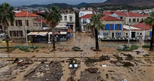 izmir-deki-sel-felaketinde-son-durum-kayip-1-kisi-araniyor-1761293043-635_large